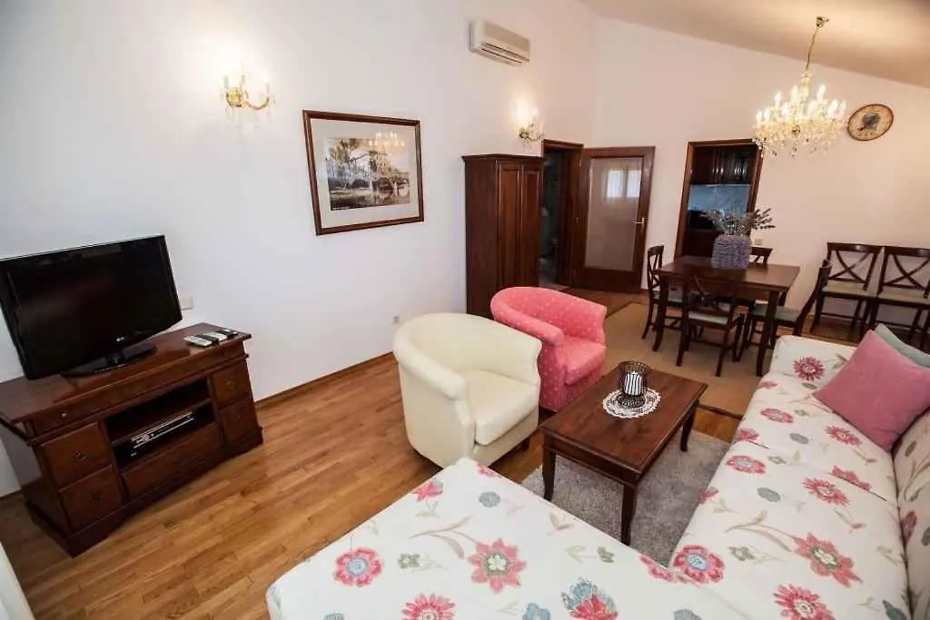 Apartments In Crikvenica 5559 0*,